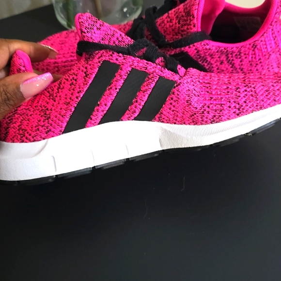 Pre-Loved Adidas Swift Run J - Picture 3 of 5